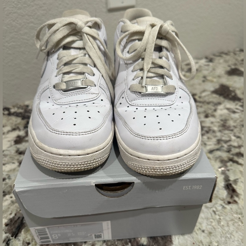 Nike 8.5 WMNS Air Force 1 ‘07